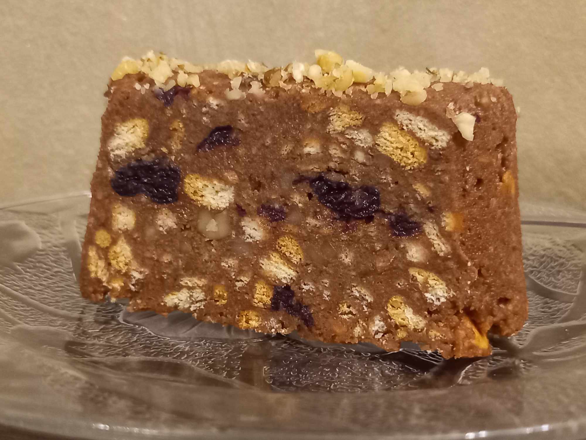 κορμός με μπισκότα και γλυκό κουταλιού βύσσινο