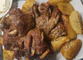 Κατσικάκι με πατάτες στο φούρνο