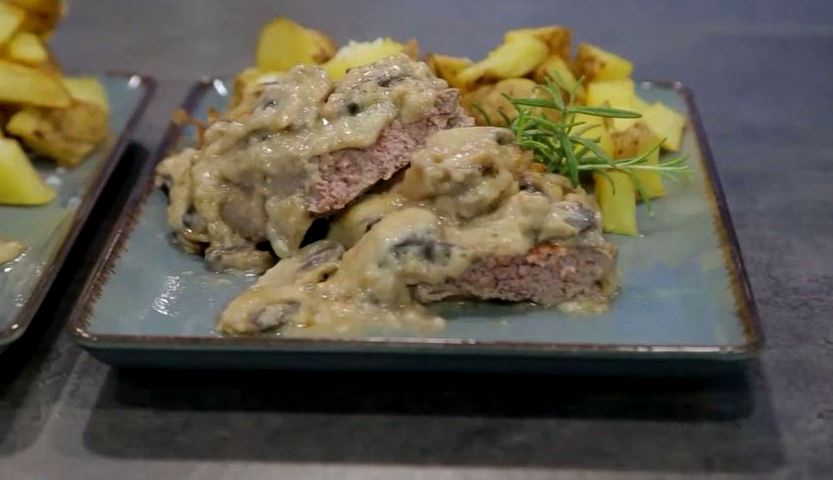 mprizoles manitaria Mπριζόλες με μπεσαμέλ και μανιτάρια