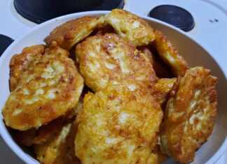 Χρυσαφένιοι, τραγανοί πρασοκεφτέδες σερβιρισμένοι σε πιατέλα με μια δροσερή σως γιαουρτιού και κλωνάρια δυόσμου