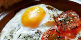 Σαγανάκι με φέτα ντομάτα και αυγό στο πήλινο