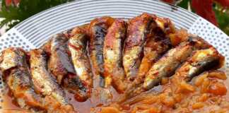 Σαρδέλες με κρεμμύδια στον φούρνο