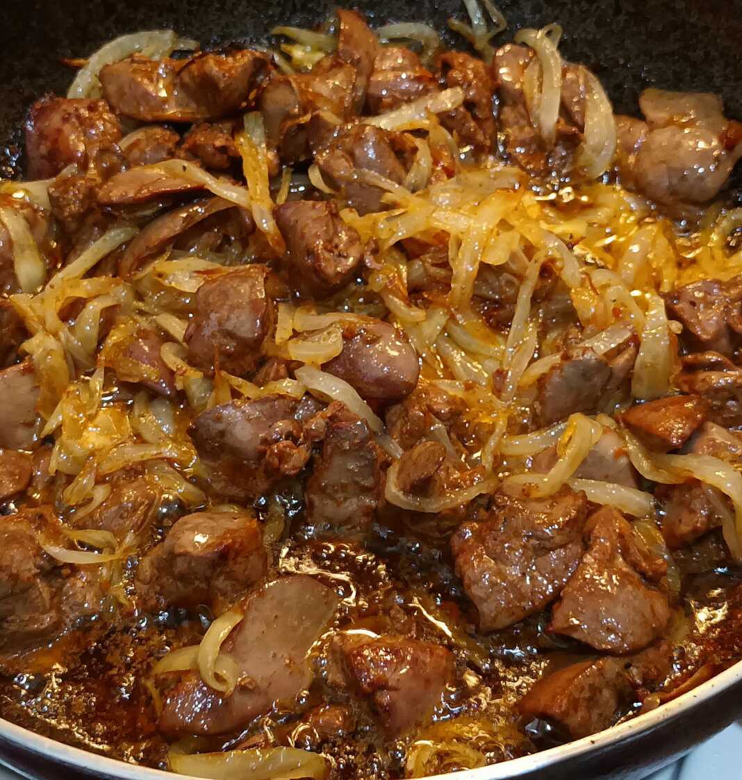 sikotakia kotopoulou me kremmydia Τηγανιά συκωτάκια Κοτόπουλου με Κρεμμύδια