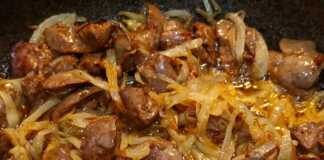 Τηγανιά συκωτάκια Κοτόπουλου με Κρεμμύδια