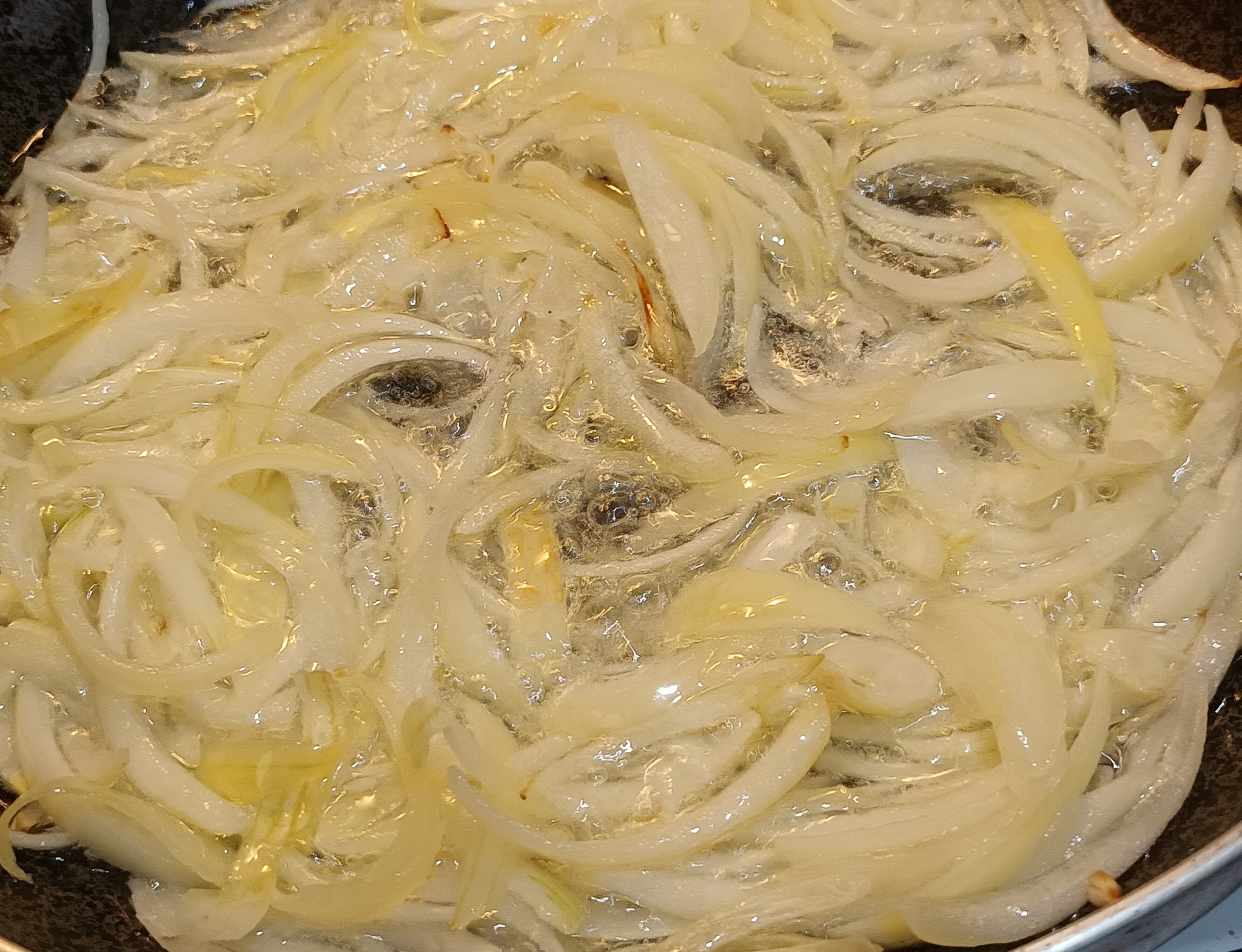 Τηγανιά συκωτάκια Κοτόπουλου με Κρεμμύδια