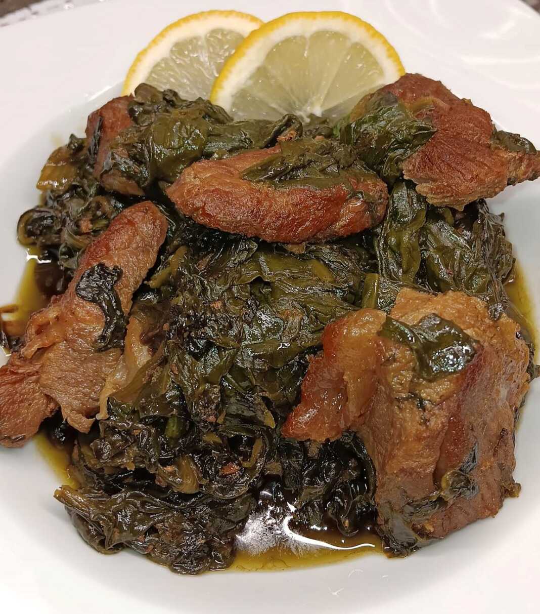 Σπανάκι με Χοιρινό Κρέας