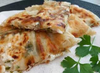 Η Τηγανόπιτα με Φέτα και Μαϊντανό μόλις τηγανίστηκε και είναι έτοιμη για σερβίρισμα.