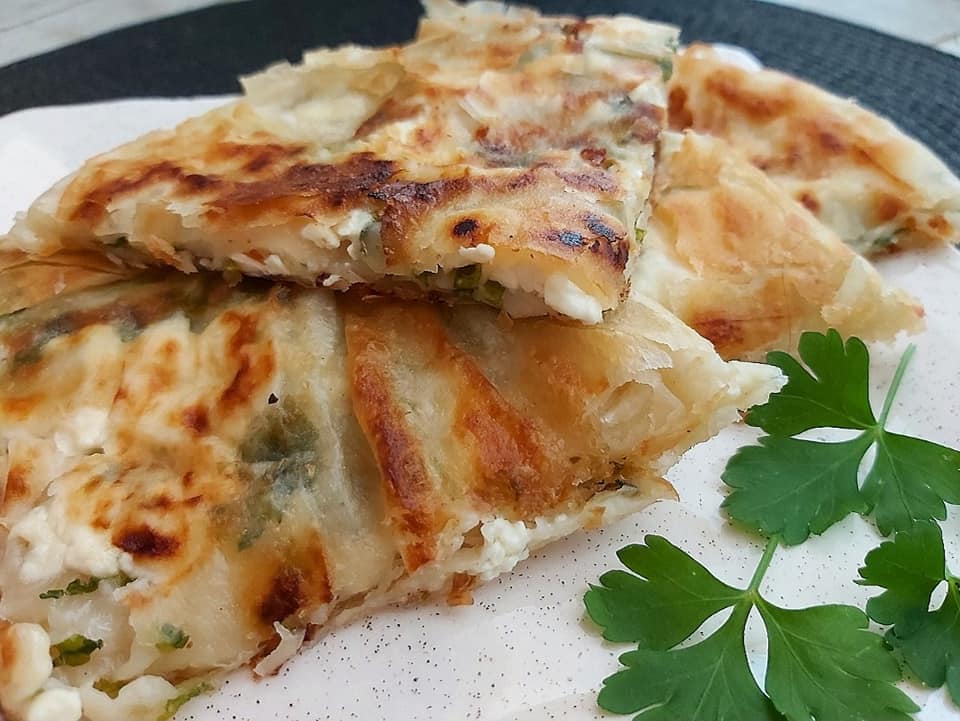 tiganopita Η Τηγανόπιτα με Φέτα και Μαϊντανό μόλις τηγανίστηκε και είναι έτοιμη για σερβίρισμα.