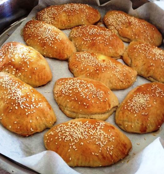 tiropitakia me gemisi tiriou giaourtiou τυροπιτάκια