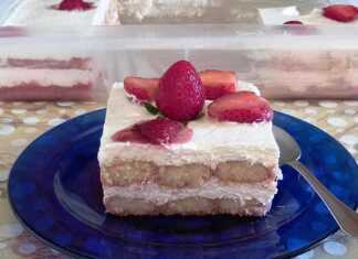 γλυκό ψυγείου με φράουλες