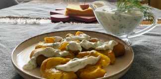 Τσακιστές πατάτες με σάλτσα σκόρδου