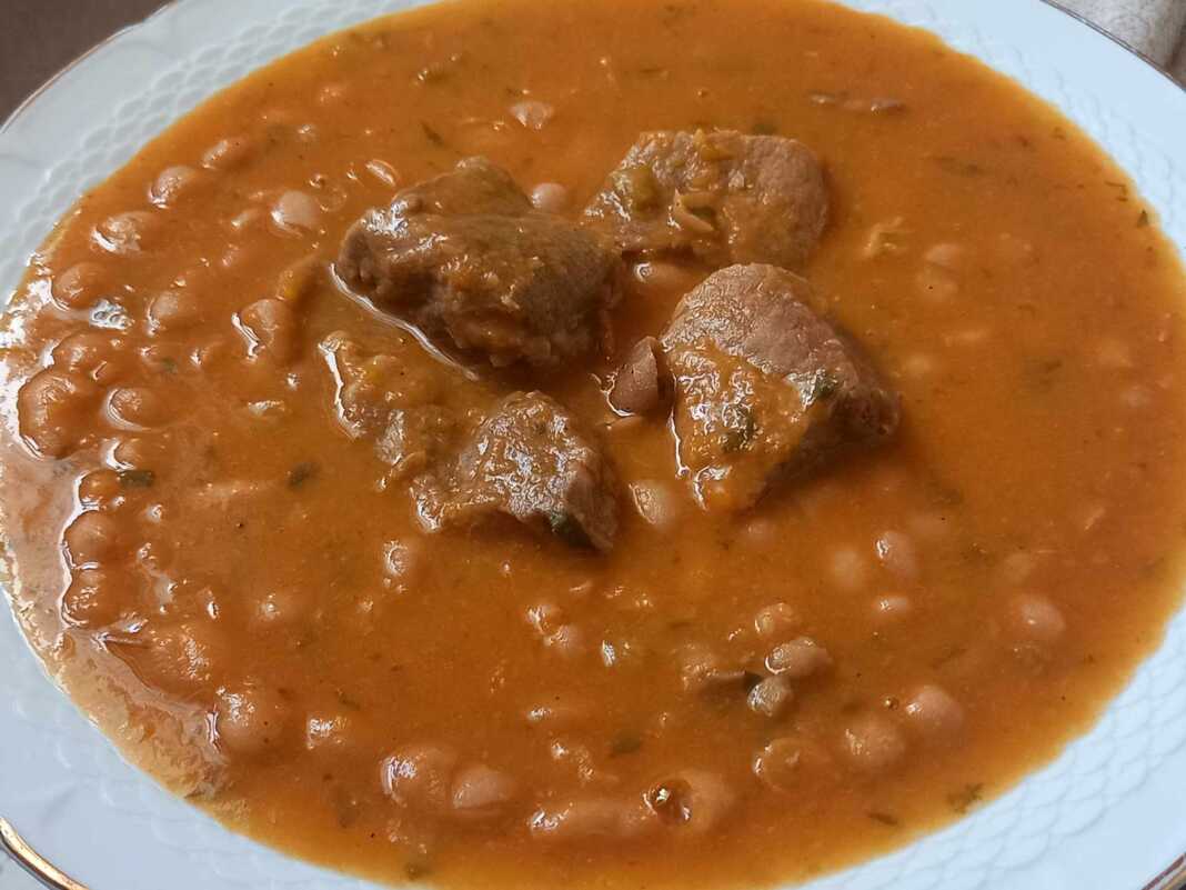 χοιρινό με φασόλια