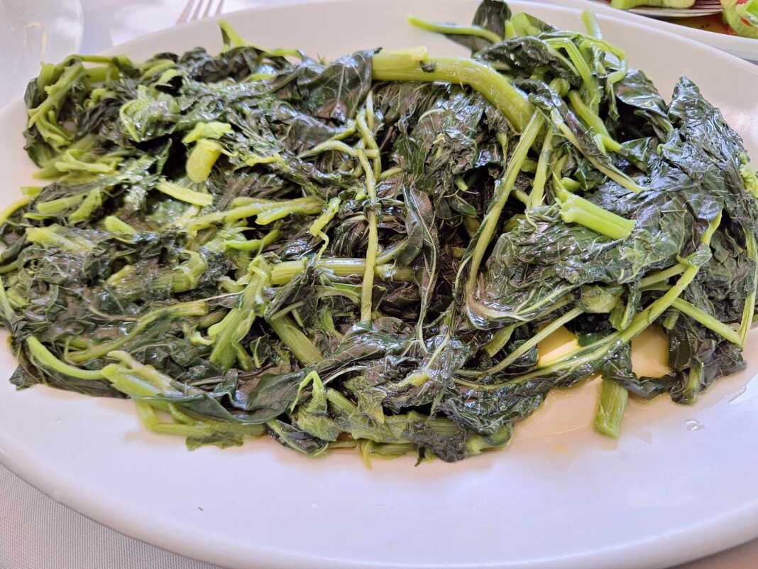 σαλάτα με άγρια χόρτα