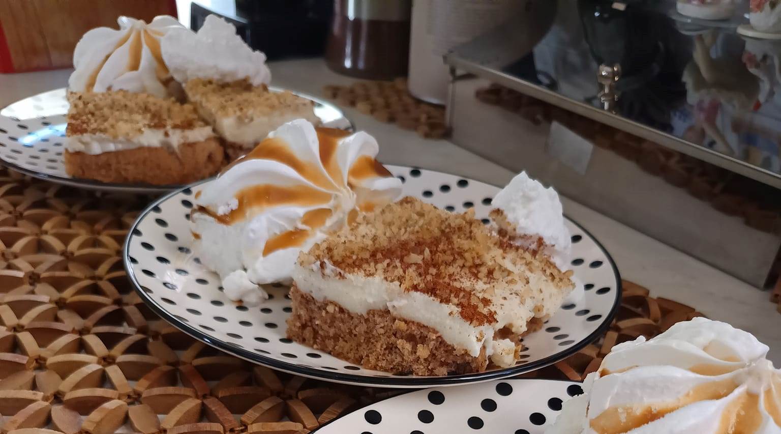 Καρυδόπιτα με Κρέμα και καρύδι