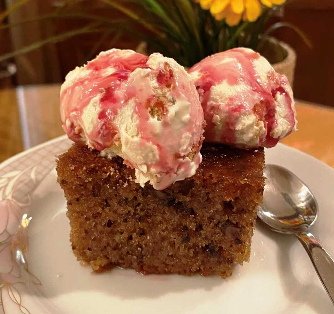 κάρυδοπιτα με παγωτό