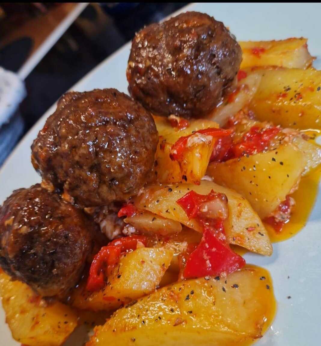 keftedakia sto fourno me patates Κεφτεδάκια στο φούρνο με πατάτες