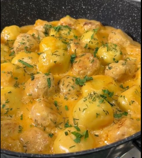 keftedakiaPatatesAlakrem Πατατοκεφτέδες με Κεφτεδάκια αλα κρεμ