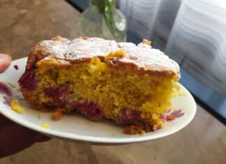 Κέικ με σμέουρα ή φράουλες ή κεράσια