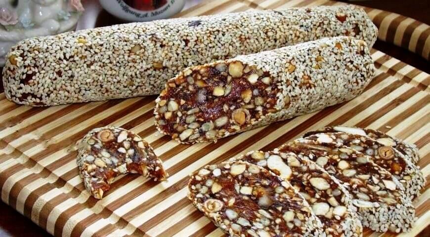 loukanikoKsirousKarpous Λουκάνικο με χουρμάδες