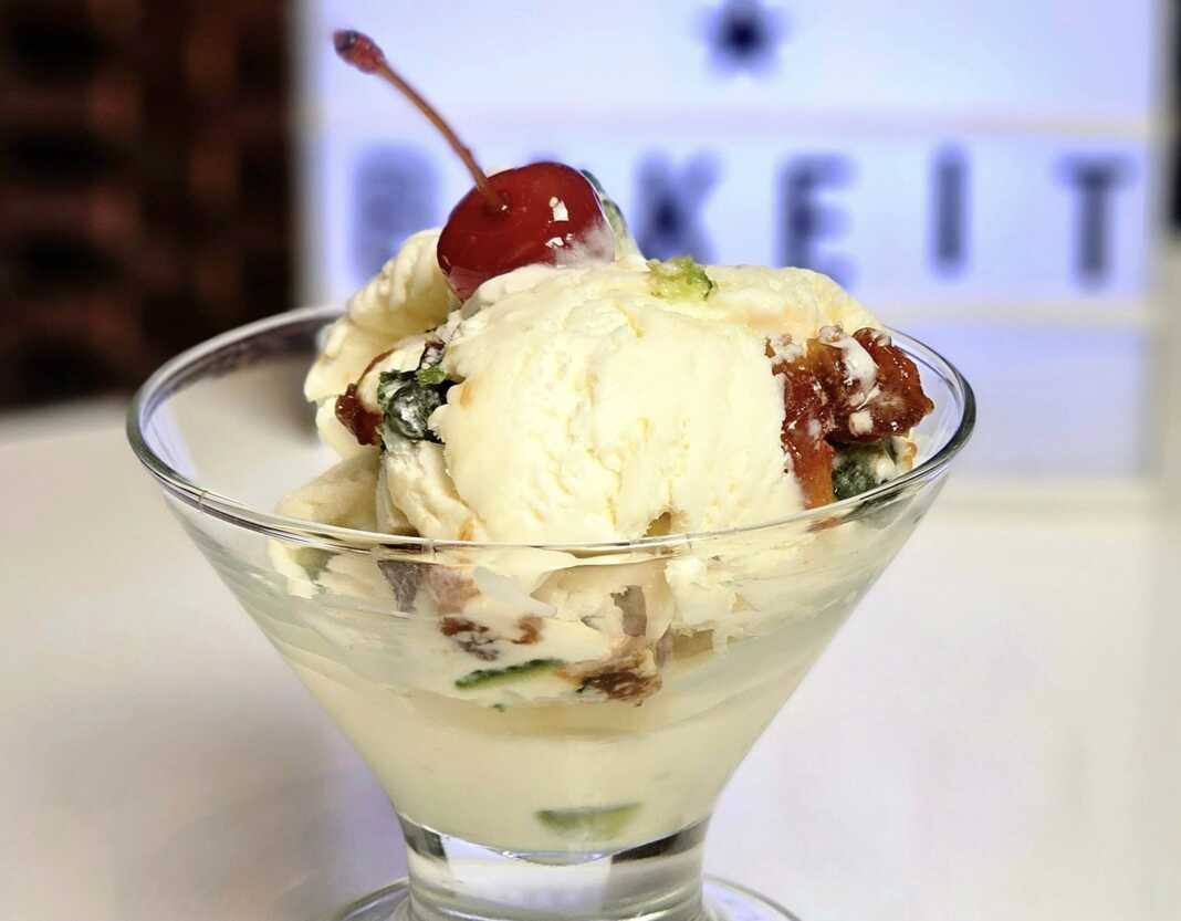 pagvto kerasaki Siko Ενα ποτήρι με παγωτό Κερασάκι - Σύκο