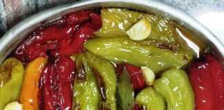 Πιπεριές σκορδάτες στο φούρνο