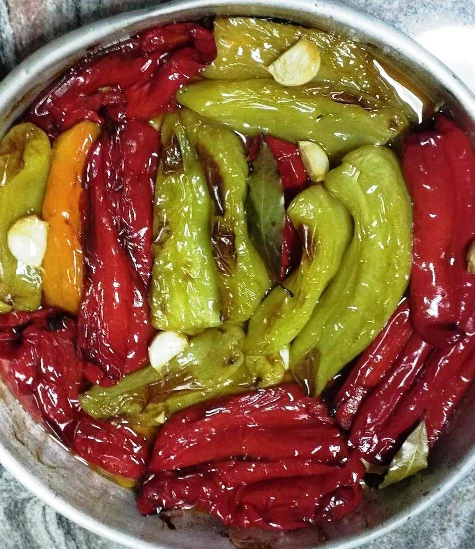 piperies Skordates Πιπεριές σκορδάτες στο φούρνο