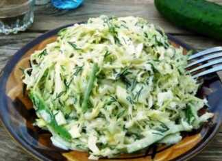 Σαλάτα Λάχανο με Αγγούρι** με το ιδιαίτερο ντρέσινγκ, σερβιρισμένη σε μπολ