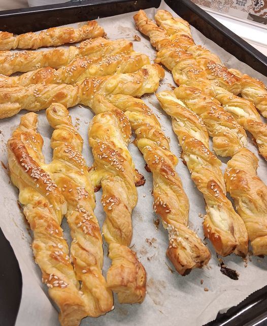 sfoliatinia me tiri krema Σφολιατίνια με τυρί κρέμα