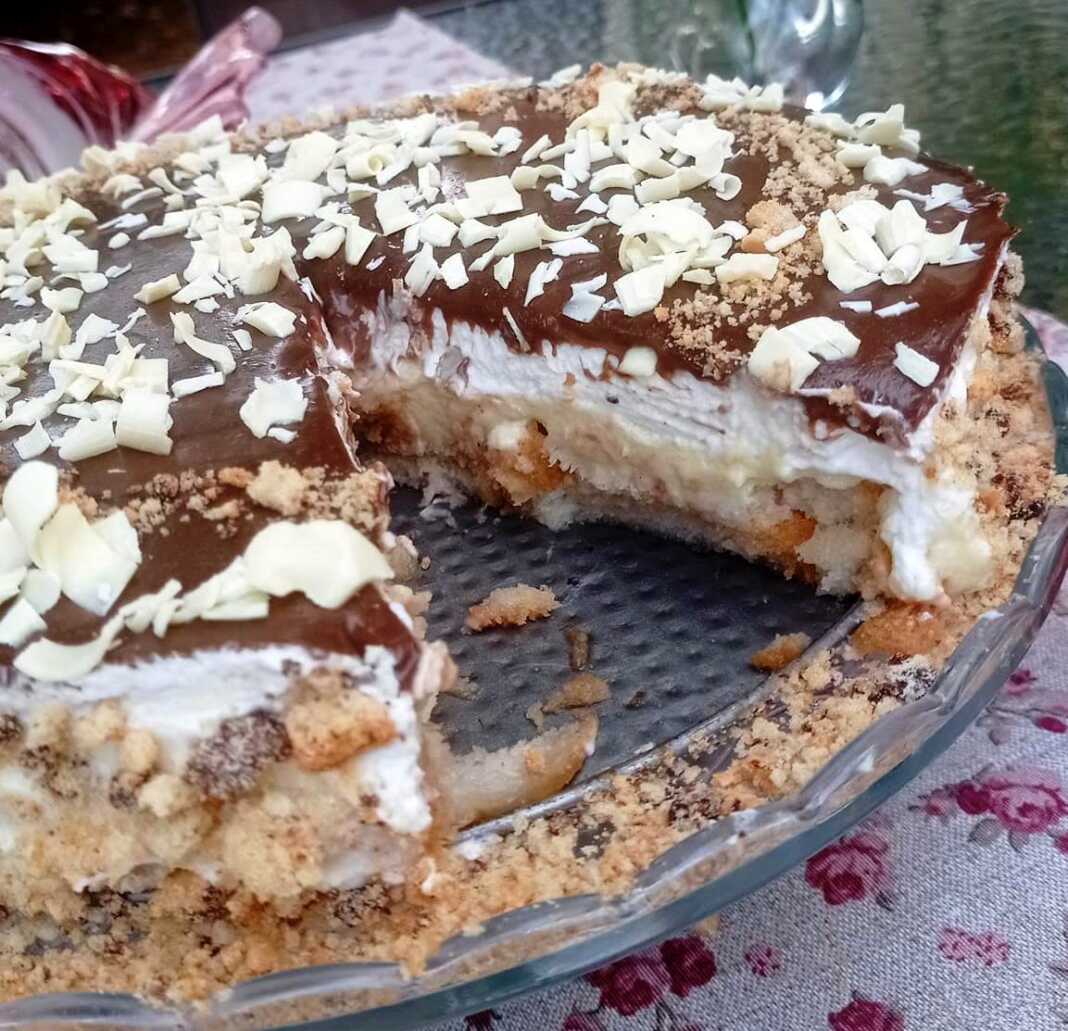 Τούρτα με κρέμα σαντιγύ και γκανάς σοκολάτας