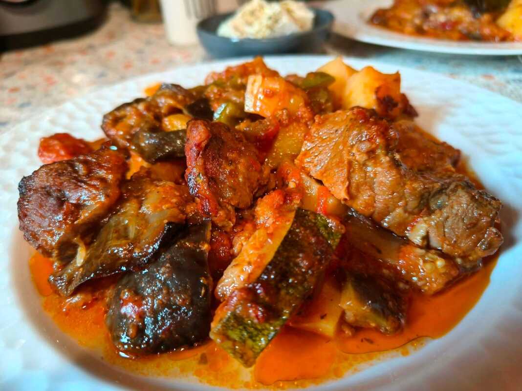 Τουρλού με κρέας στο φούρνο