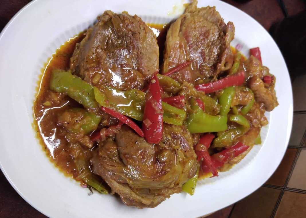 Χοιρινή σπάλα στην κατσαρόλα