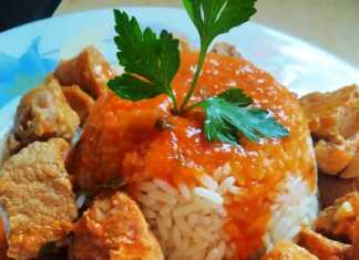 Χοιρινό Κοκκινιστό με Πιλάφι