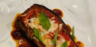 Γεμιστές Μελιτζάνες με Χοιρινό κιμά mανιτάρια και Αρωματική Σάλτσα Ντομάτας