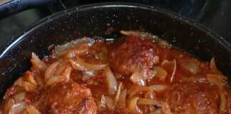 Κεφτεδάκια με κρεμμύδια στο φούρνο