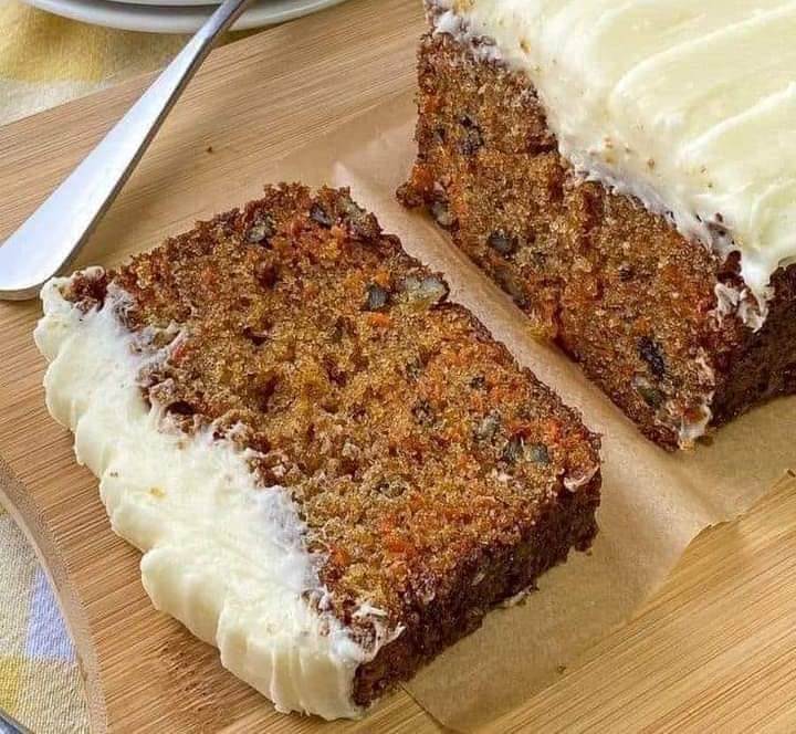 keik karotou me glaso tiri krema κέικ καρότου με γλάσο τυρί κρέμα