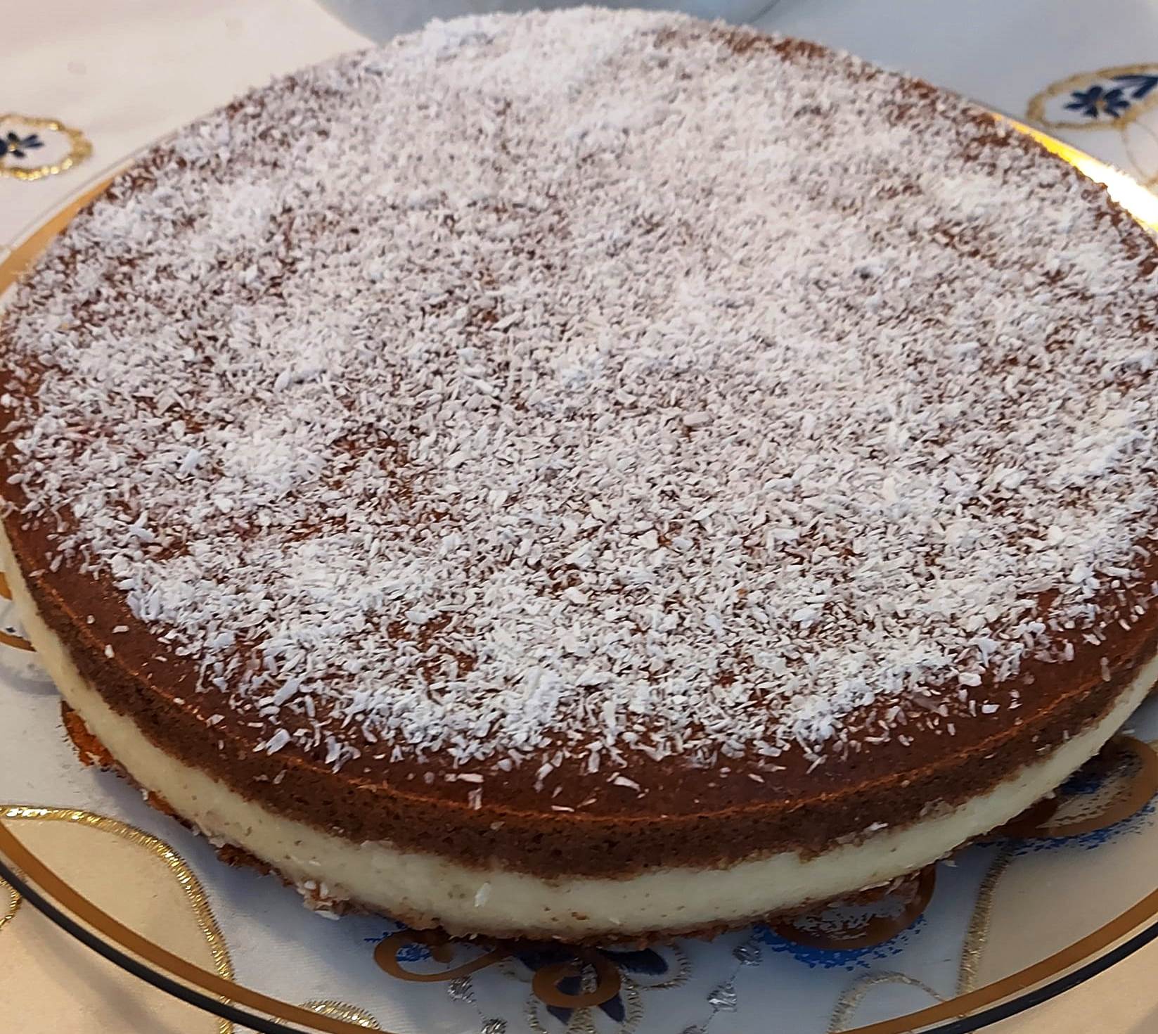 Κέικ με γέμιση κρέμας ινδοκάρυδο