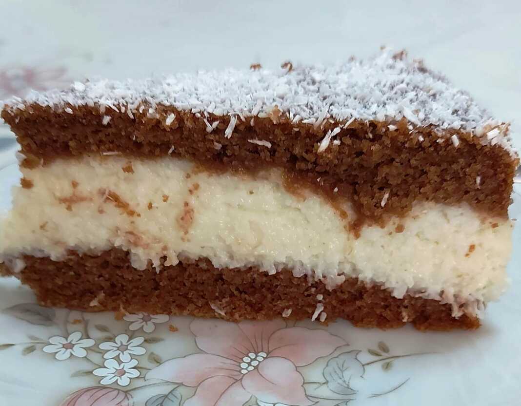 Κέικ με γέμιση κρέμας ινδοκάρυδο