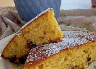 Κέικ με γιαούρτι και μαύρη σταφίδα