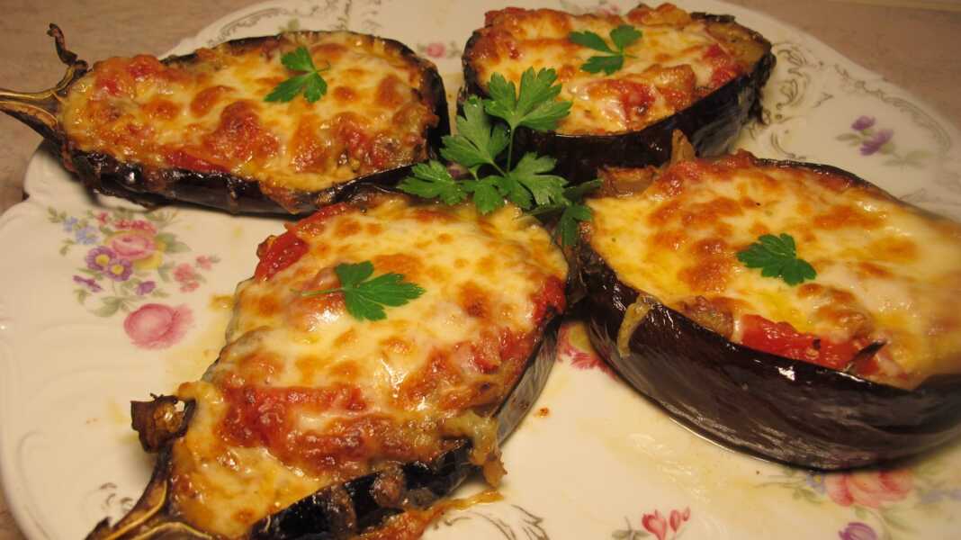 melitzanes sto fourno me ntomatinia Μελιτζάνες στο φούρνο με ντοματίνια και τυρί