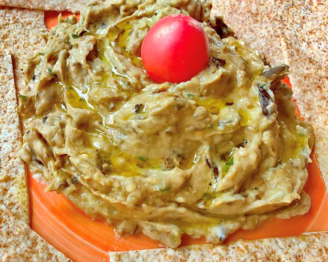 Μελιτζανοσαλάτα με γιαούρτι Μελιτζανοσαλάτα με γιαούρτι