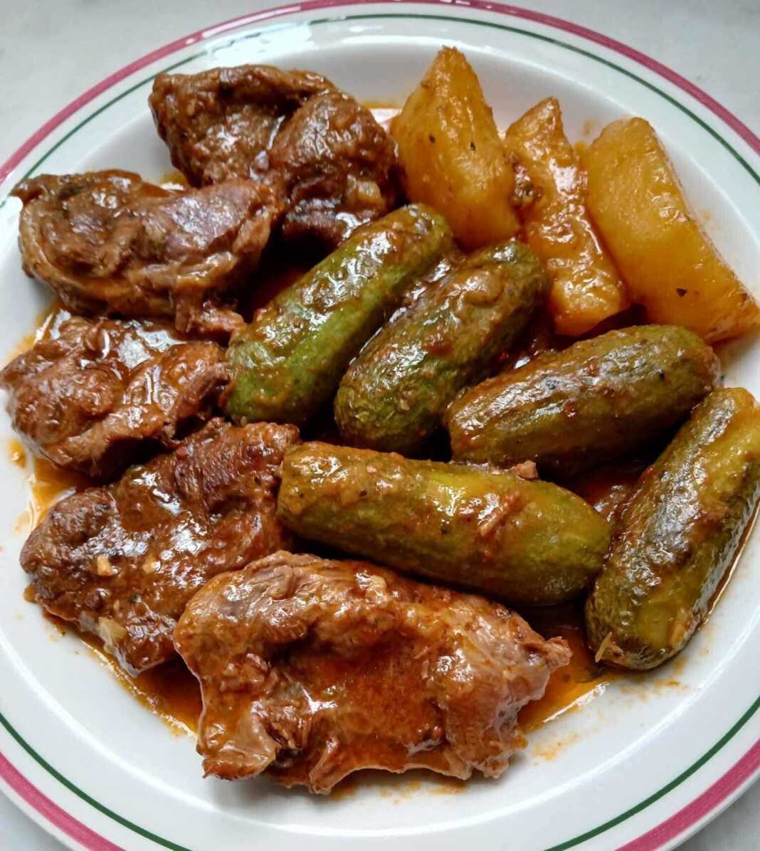 Μοσχαράκι με Κολοκυθάκια και Πατάτες στην Κατσαρόλα