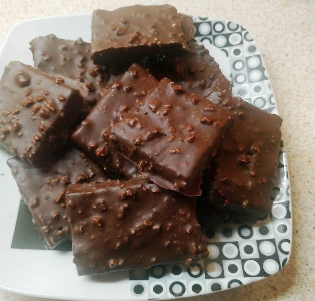 Μπισκοτογλυκάκια με Καρύδια, Φουντούκια και Σοκολάτα