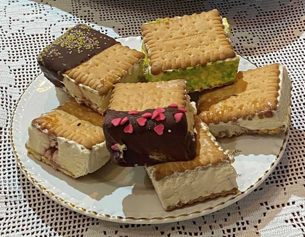 παγωτό σάντουιτς με μπισκότο