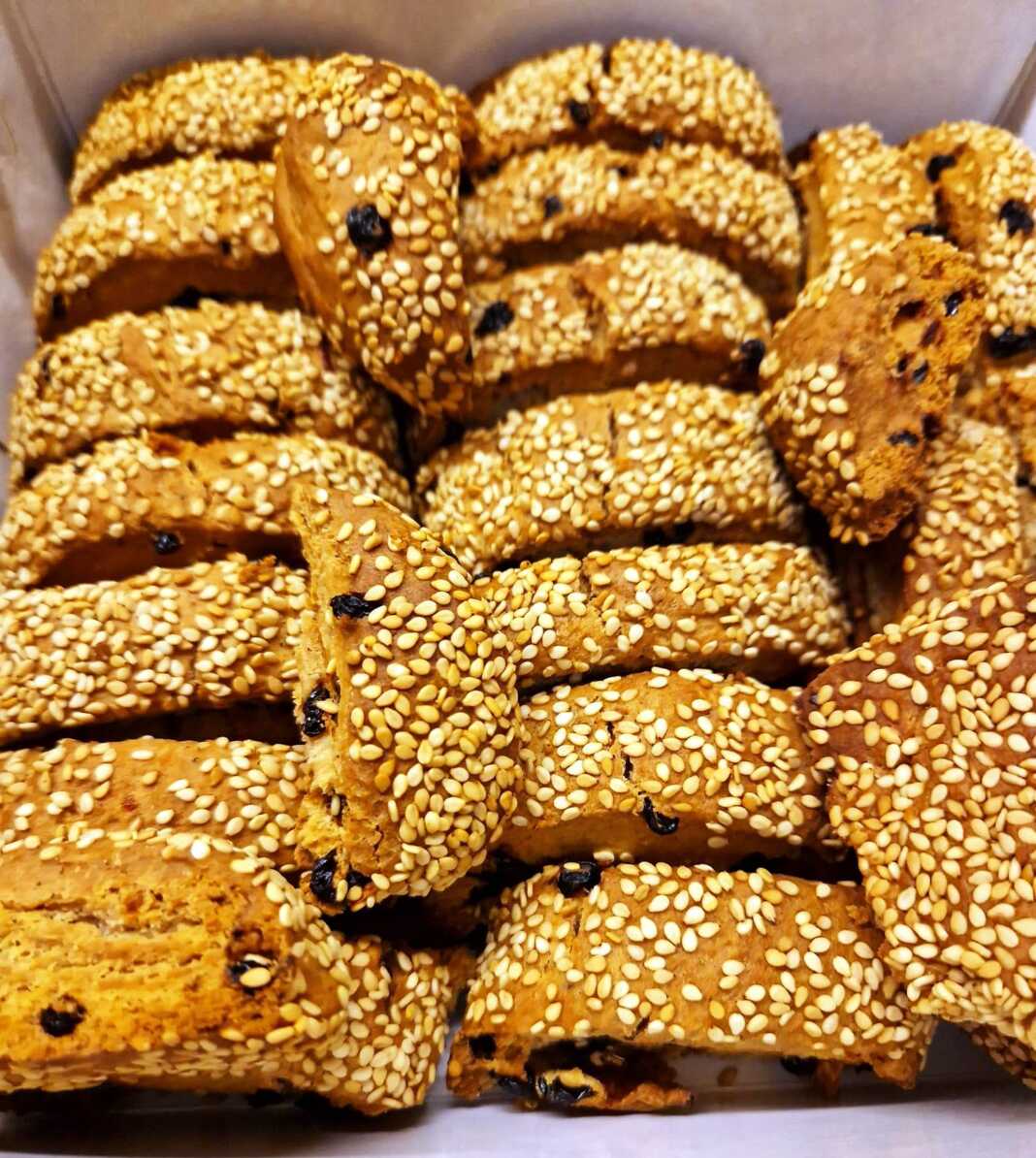 Παξιμαδάκια με Σταφίδα και Μπαχαρικά