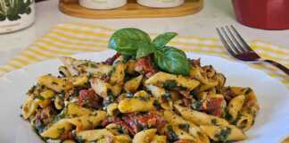 Πέννες με λιαστές ντομάτες και πέστο