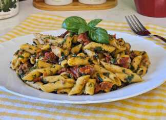 Πέννες με λιαστές ντομάτες και πέστο