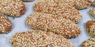 Ψευτοτυροπιτάκια με σουσάμι Ψευτοτυροπιτάκια με σουσάμι