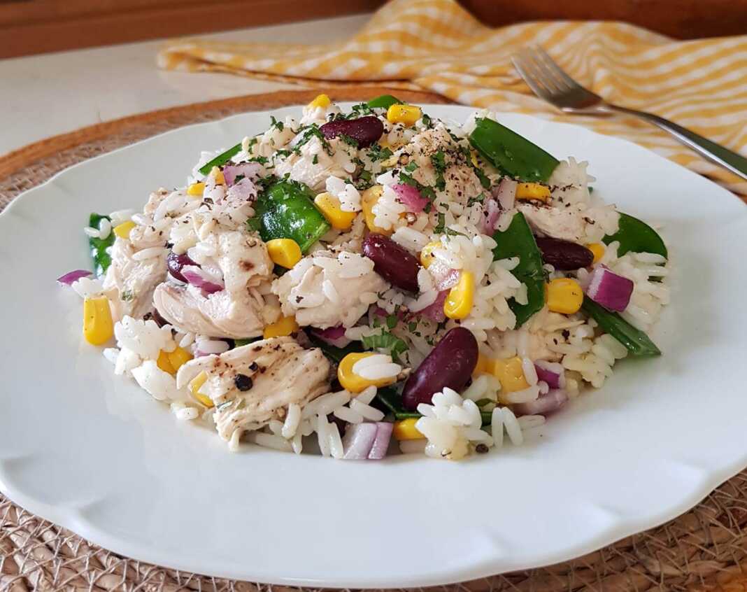 Σαλάτα με ρύζι και κοτόπουλο