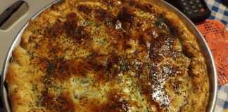 Σφολιάτα με φρέσκια ντομάτα και τυριά