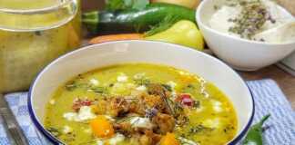 Σούπα λαχανικών με τυρί και κρουτόν